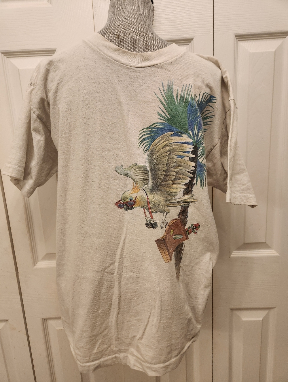 Caribbean Soul Vintage Tropical Cockatoo Graphic Tee in Cream